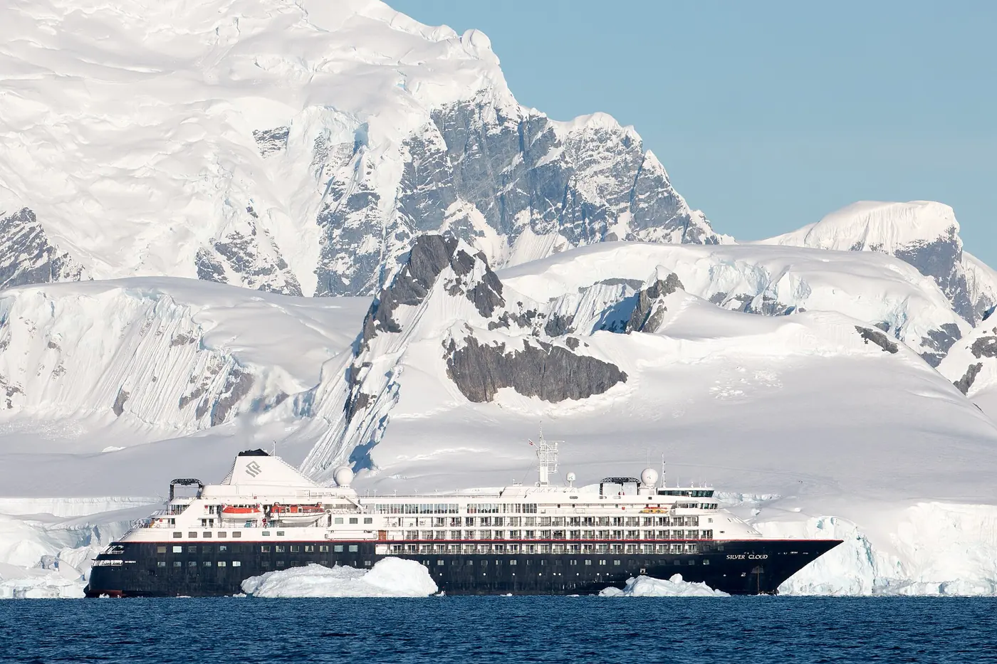 Photo: Gary Bembridge (CC BY 2.0) An expedition ship in Wilhelmina Bay