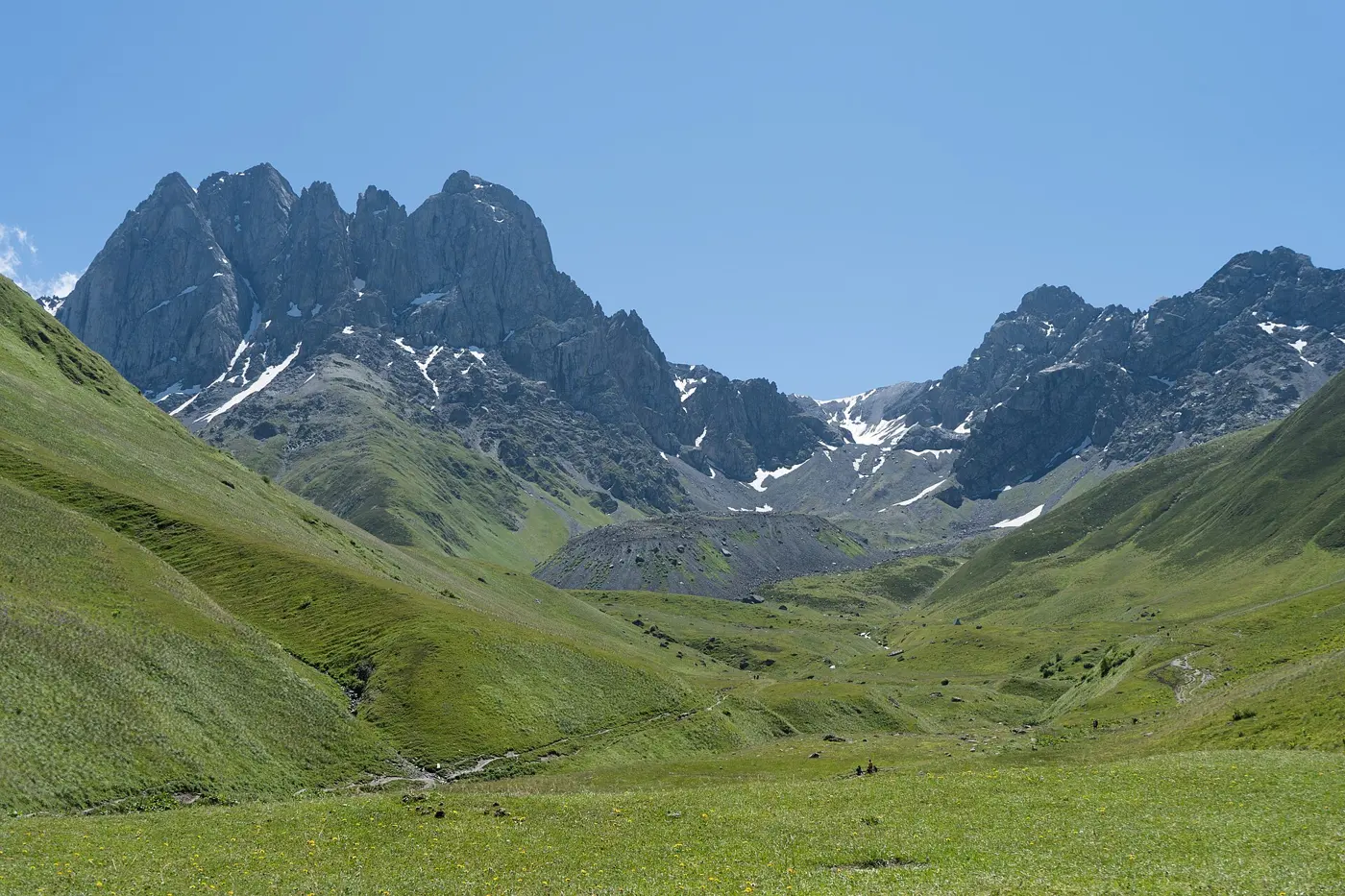 The trail from Juta toward the Chaukhi massif