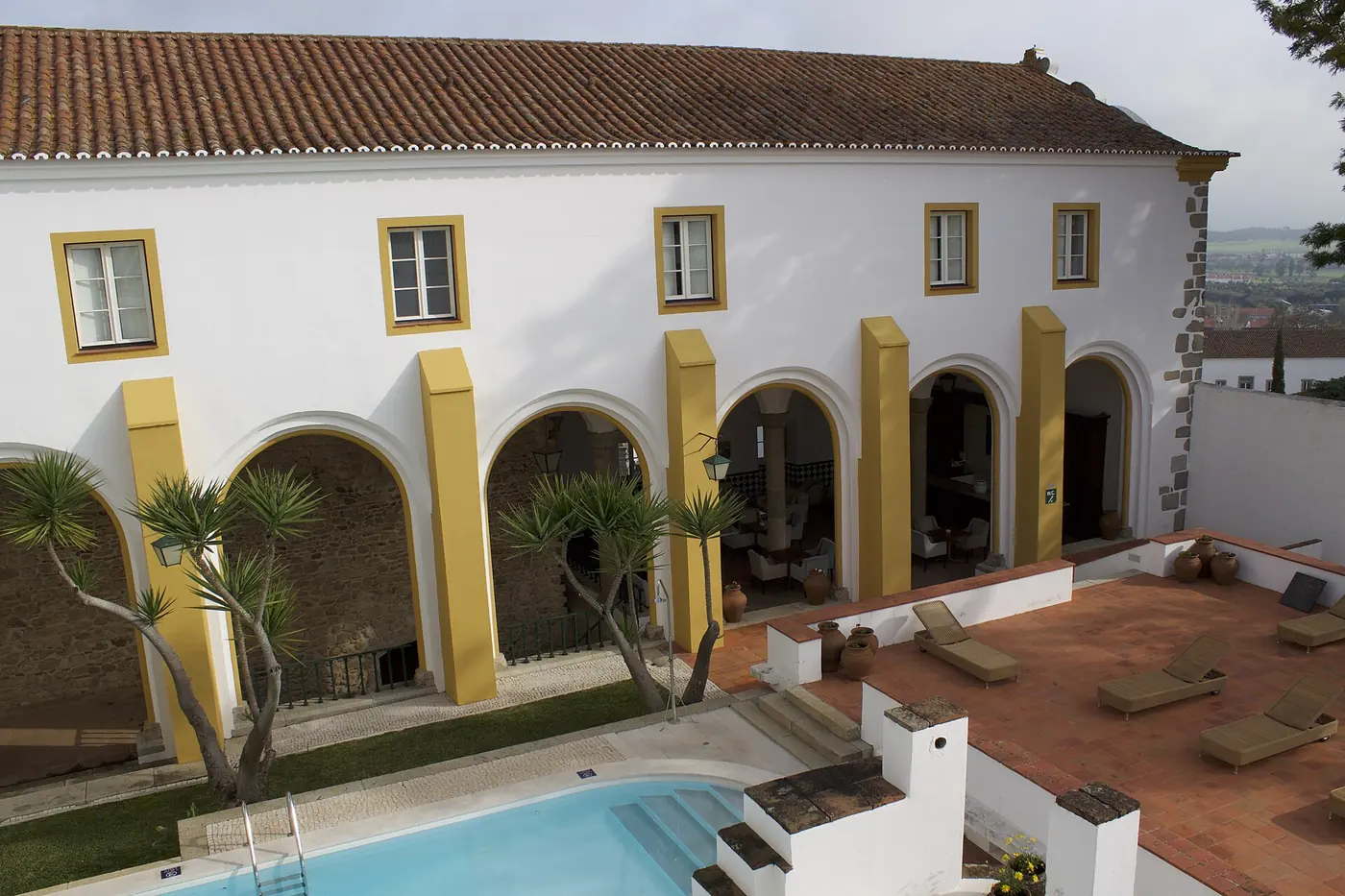 The courtyard pool of the Convento dos Lóios, Évora